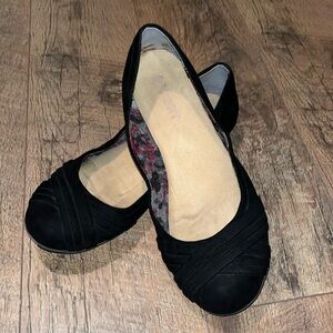 Report black flats used great condition size 9